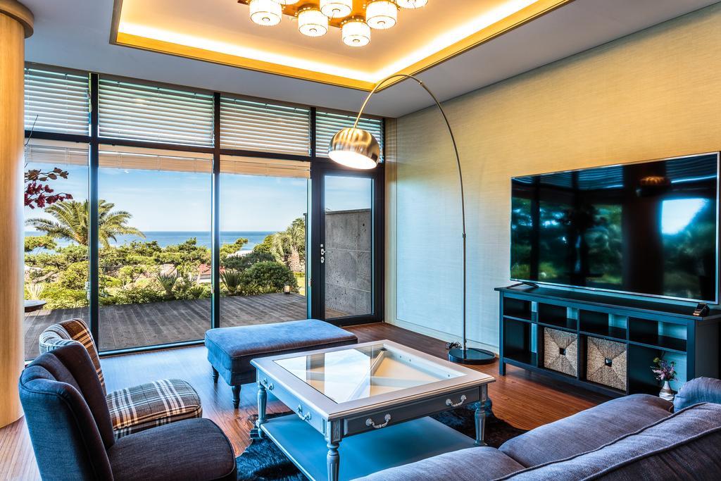 Cobeach Familiar Pension Seogwipo-stad Buitenkant foto